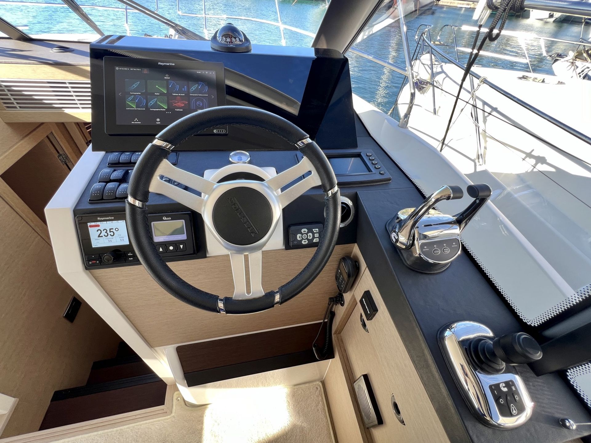 slider 6 Prestige Yachts Prestige 420 Fly